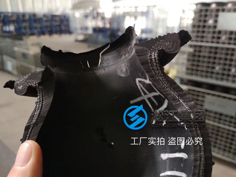 為了把控橡膠接頭膠料穩(wěn)定性實(shí)驗(yàn)室新增一臺三升密煉機(jī) 為了把控橡膠接頭膠料穩(wěn)定性實(shí)驗(yàn)室新增一臺三升密煉機(jī)